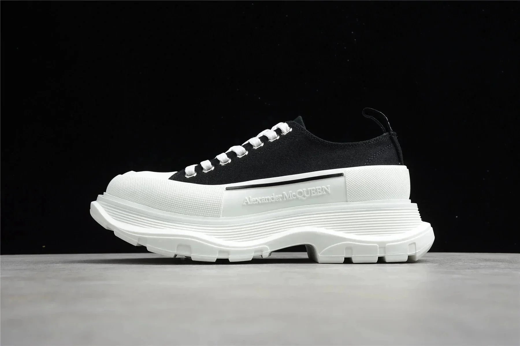 19. Black and White * High Version